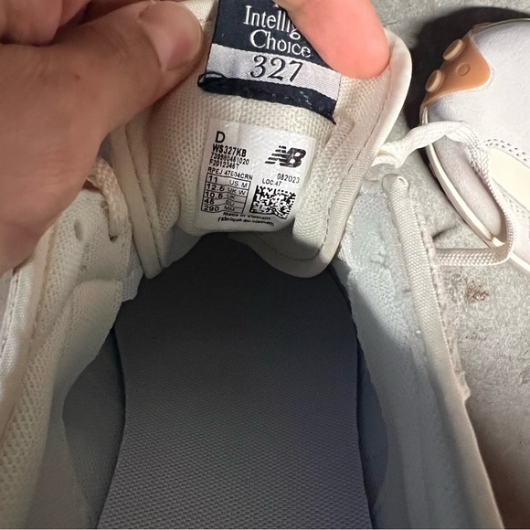 New Balance 327 - Picture 3 of 8